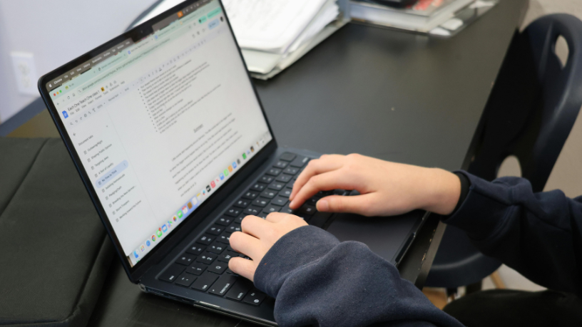 Entenda Educação tecnológica e sustentabilidade: Como a inovação molda o aprendizado contemporâneo e seu papel na formação de cidadãos conscientes. Produção de Gustavo Adolfo Morceli Rodrigues.