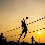 No voleibol, confiar no outro é essencial mesmo sem controle total da jogada, e Alfredo Moreira Filho explica como essa dinâmica ensina lições valiosas sobre cooperação e confiança.